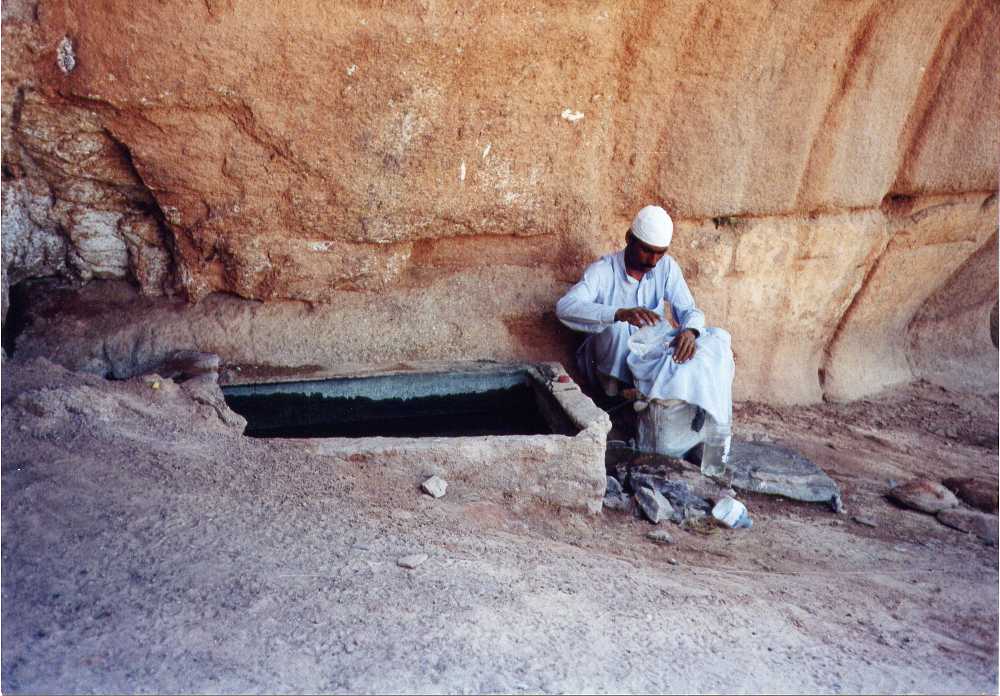 beduincollectwater.jpg